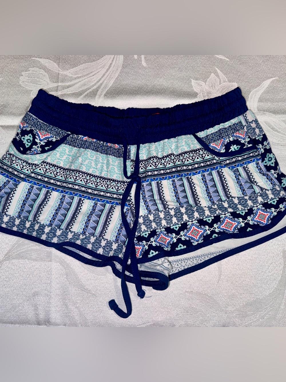 Hot Kiss Y2K Inspired Short Shorts 2.5 Inseem Soft Sz L Pockets Blue Print